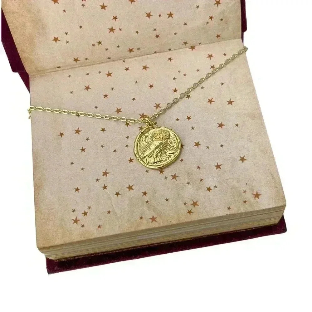 Gold coin owl necklace necklace Athena dainty minimalist jewelry - Picture 4 of 12